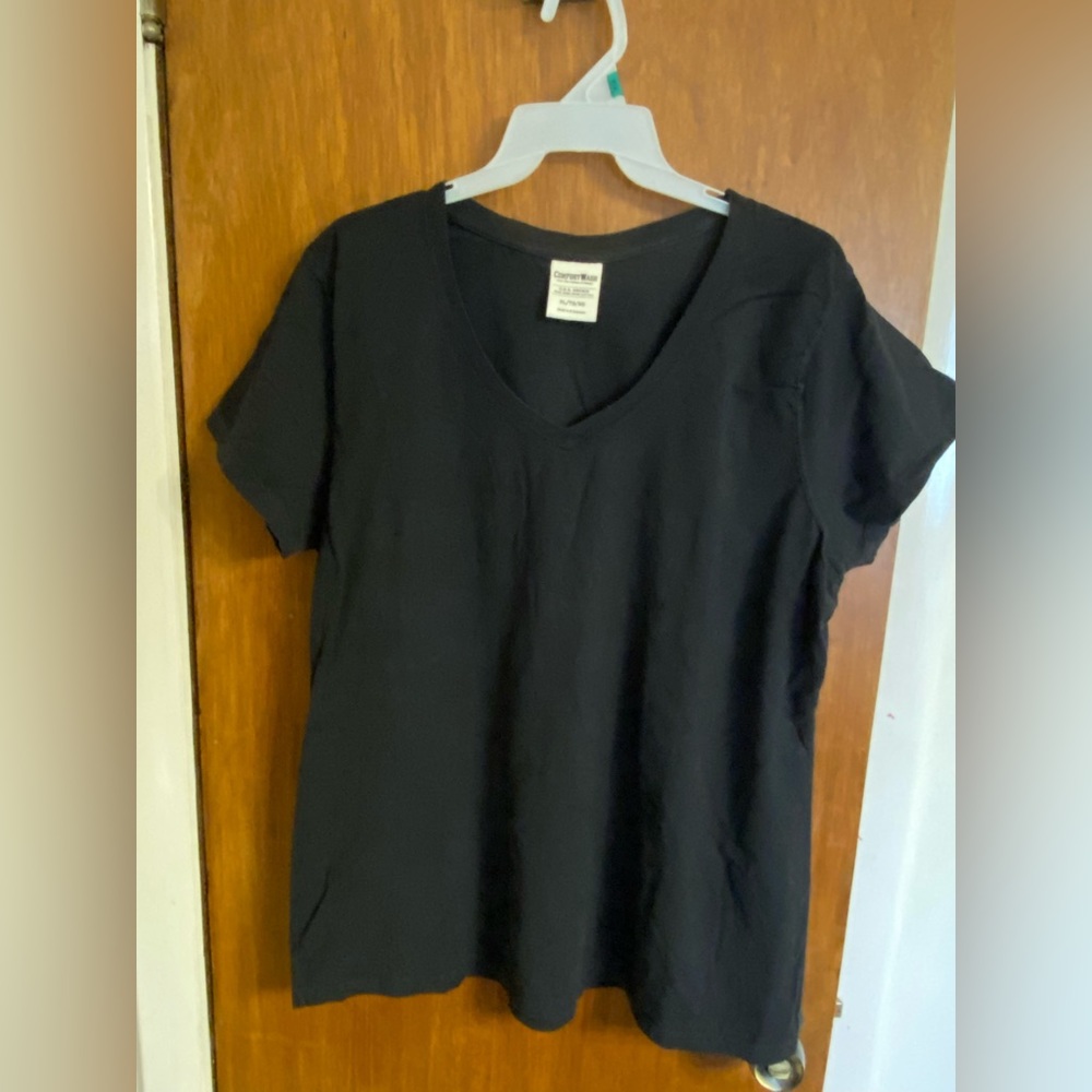 Comfort Wash (makers of Hanes) size XL ladies short sleeve black tee V neckline.